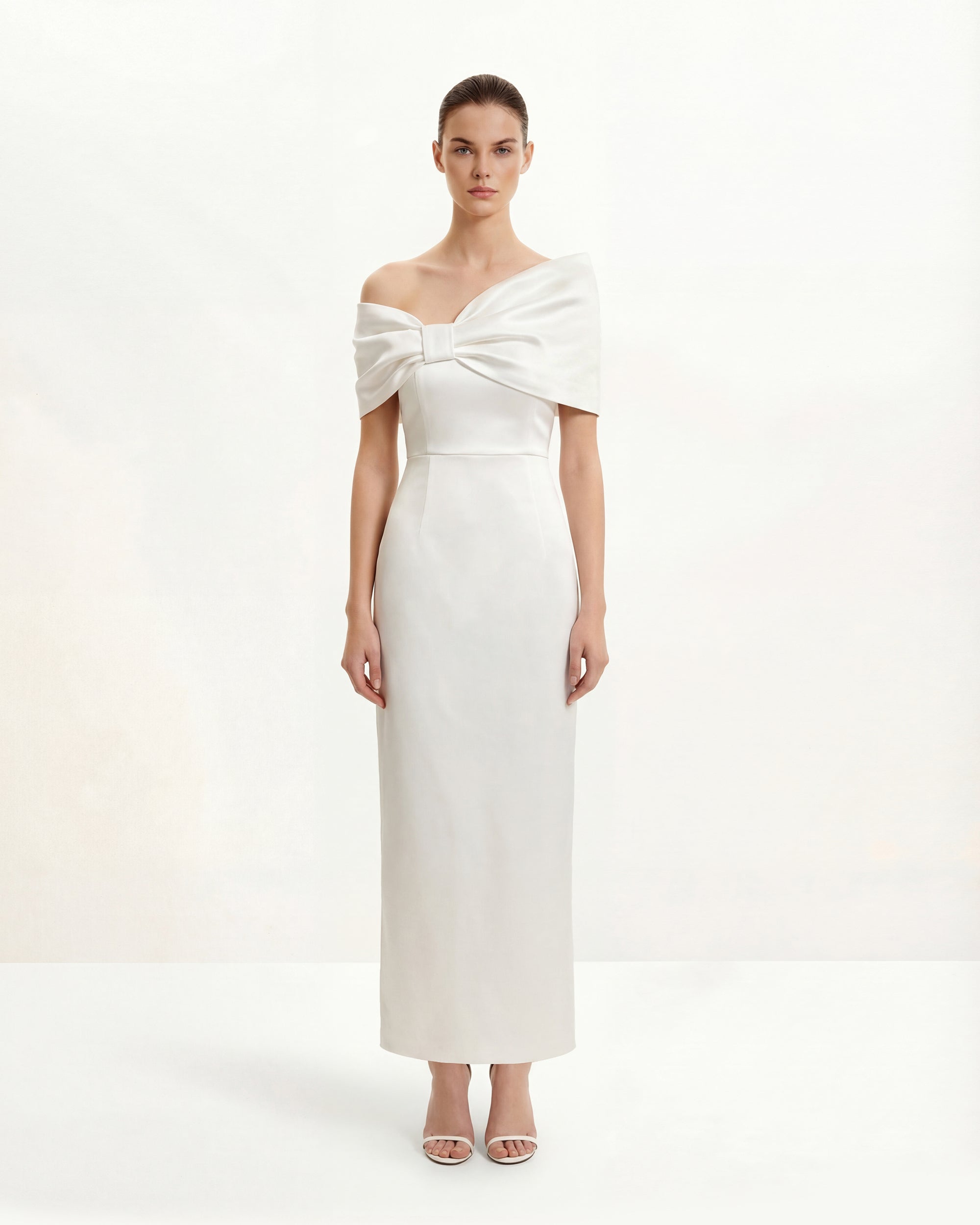 Satin-Maxikleid mit asymmetrischer Schleife – Weiß – JW PEI Germany Official