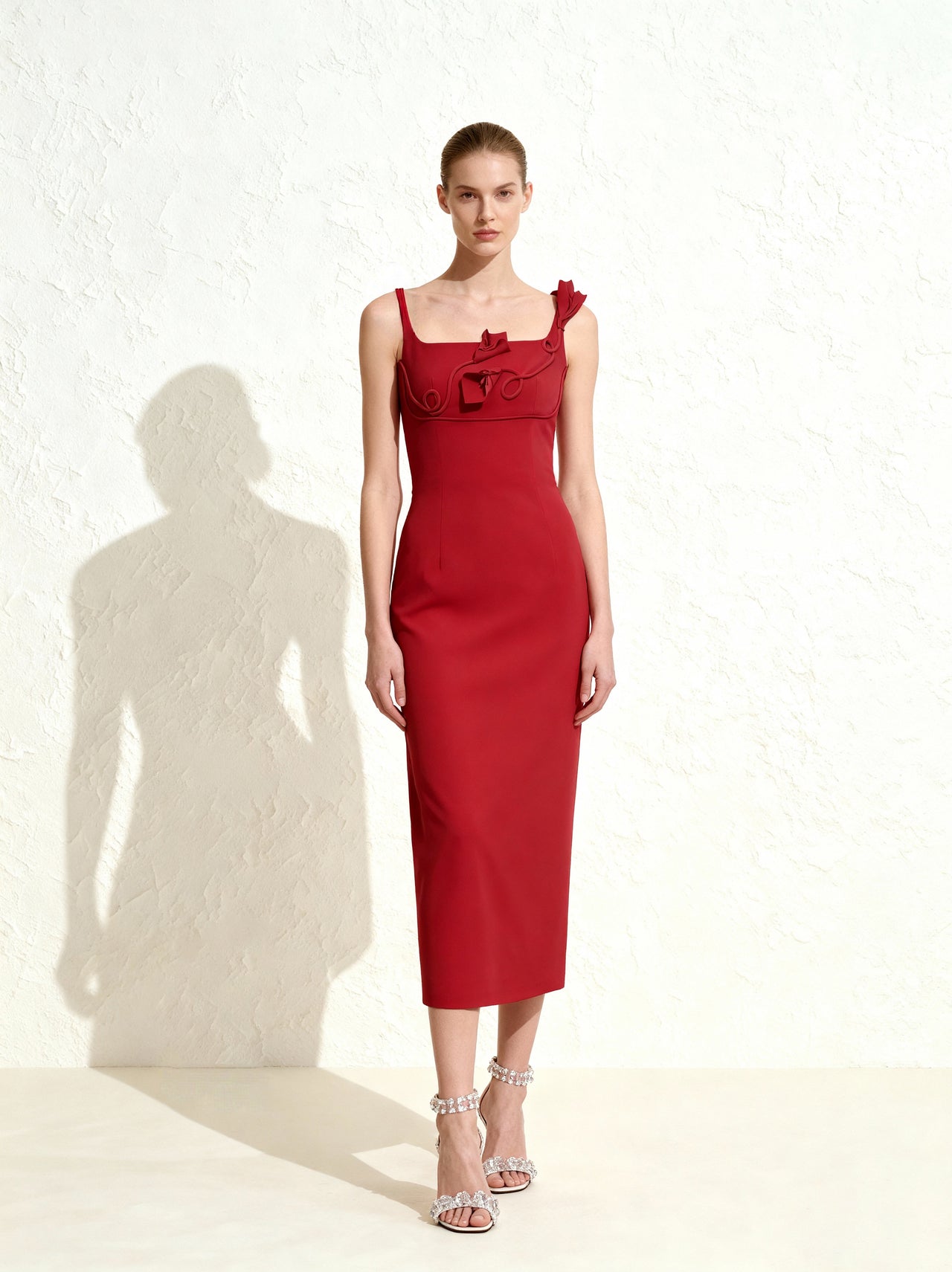 Etui-Midaxikleid mit 3D-Blumenapplikation und Karree-Ausschnitt - Rot