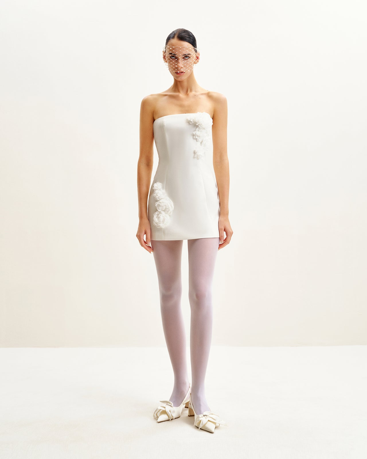 Blühende Eleganz Trägerloses Kleid - Weiß