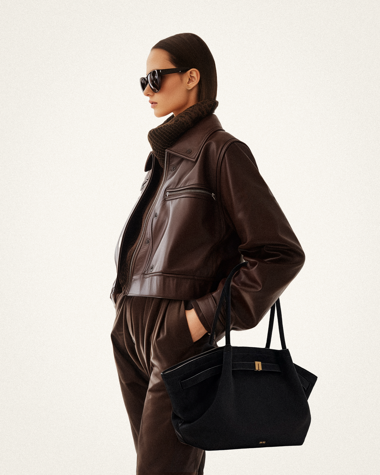 Hana mittelgroße Tote-Bag aus Kunstwildleder - Schwarz