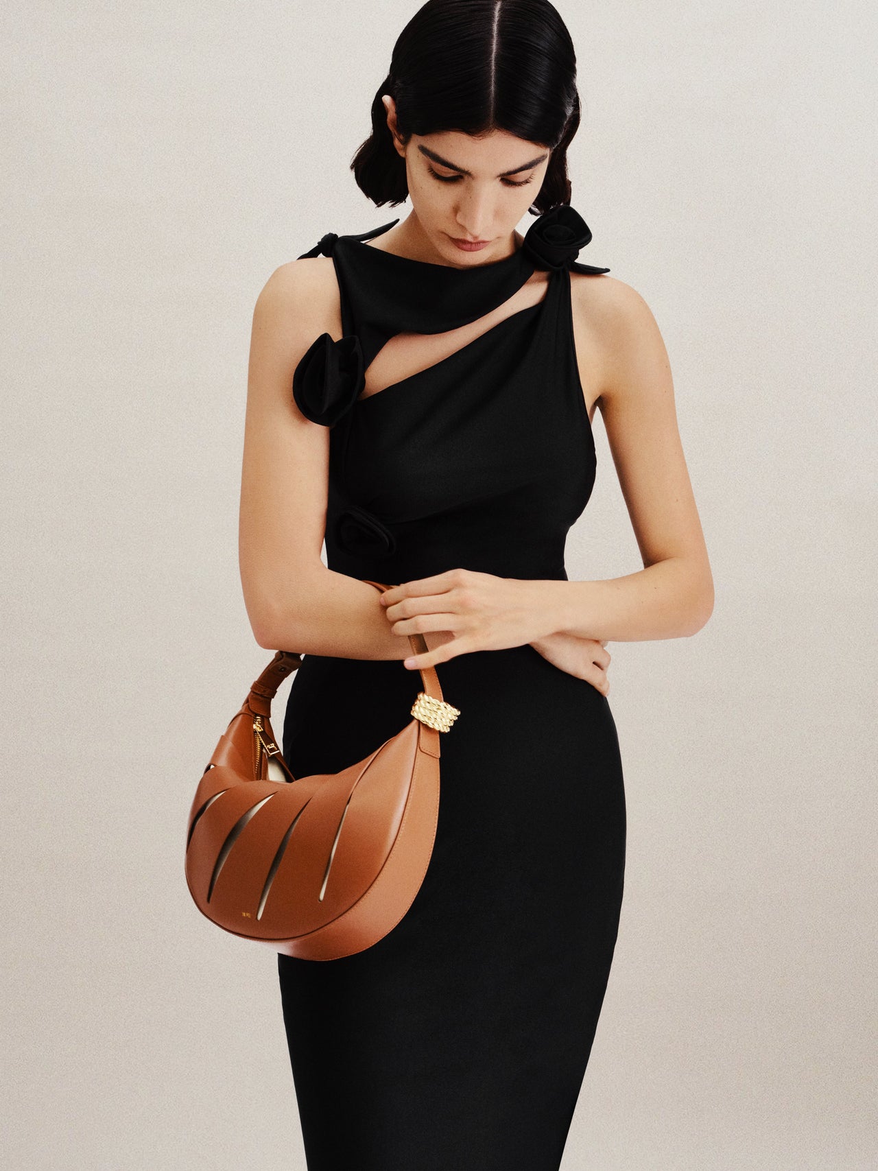 Jana Schultertasche mit Aussparungen - Braun