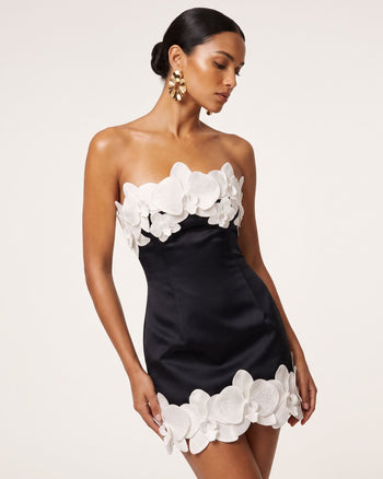 Trägerloses Minikleid mit Orchideen-Besatz – Schwarz & Elfenbein