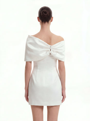 Weißes Satin-Minikleid mit asymmetrischer Schleife