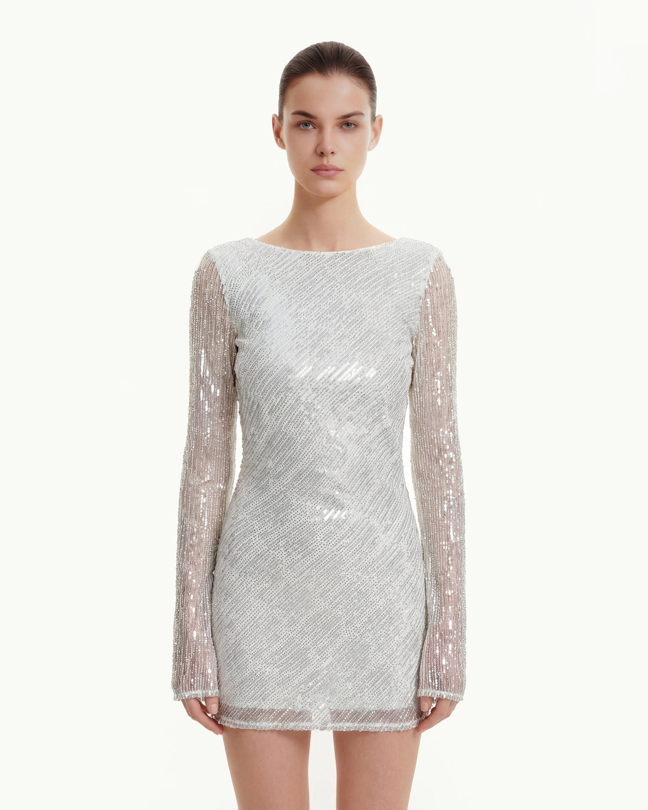 Langarm-Minikleid mit diagonalen Pailletten und offenem Rücken - Weiß