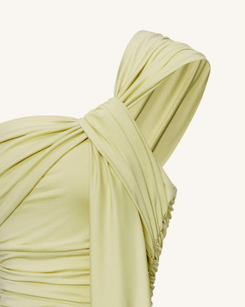Gerüschtes One-Shoulder Maxikleid mit Schleppe - Grün