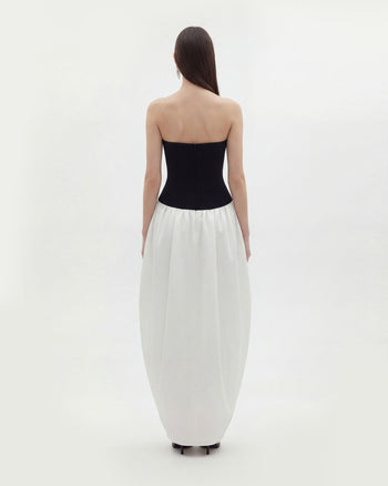 Monochromes trägerloses Maxikleid mit Paneelen und skulpturaler Form - Schwarz