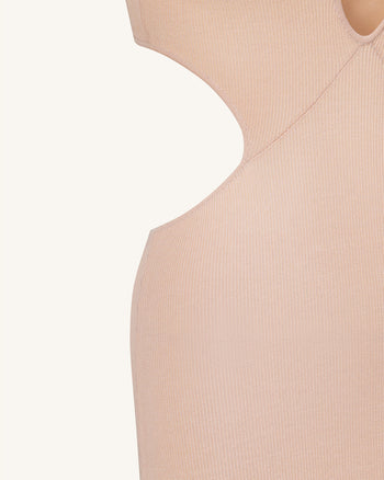Geripptes Knit Maxikleid mit Cutout - Rosa