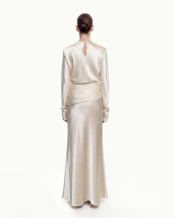 Satiniertes Maxikleid mit Drapierung - Creme