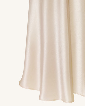 Satiniertes Maxikleid mit Drapierung - Creme