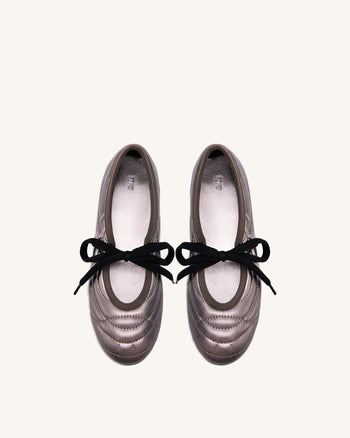 Erika Ballerinas mit Ziernähten und Schnürung – Dunkelbraun