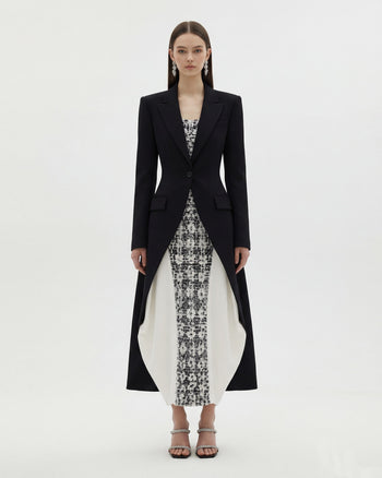 Strukturierter Maxiblazer mit Spitzrevers im Cutaway-Stil - Schwarz