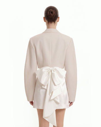 Strukturierter Blazer mit Power-Schultern und Cropped-Schnitt - Beige