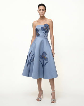Trägerloses A-Linien-Midikleid mit Iris-Stickerei - Dusty Blue