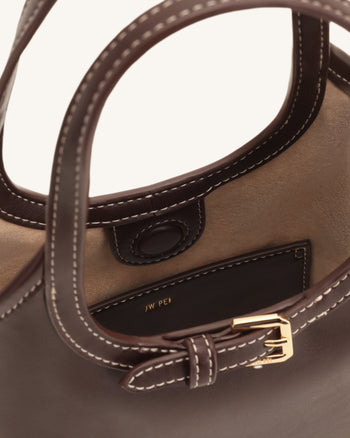 Brooke Mini-Henkeltasche mit Gürteldetails und Verzierungen - Dunkelbraun