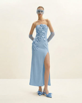 Langes Kleid mit Blumenstickerei - Blau
