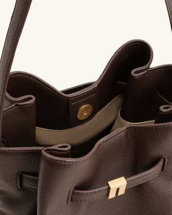Clara Eimer-Schultertasche mit Schloss-Akzent - Mokkabraun