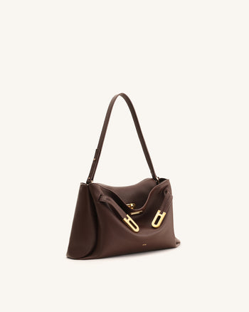 Rhea Schultertasche mit doppelter Schnalle und Narbenlederstruktur - Dunkelbraun