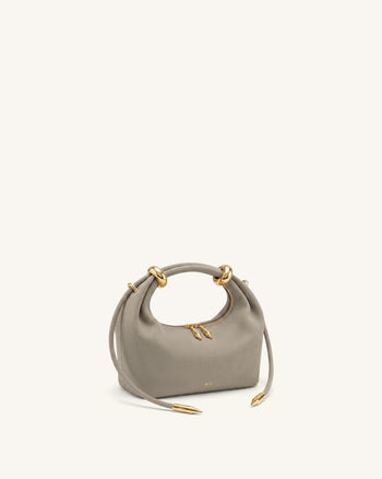 Ellie Henkeltasche aus Wildlederimitat mit Metallring-Verzierung - Grau
