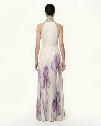Plissiertes Maxikleid mit Neckholder, Schmucksteinkragen und Iris-Print - Weiß/Lila