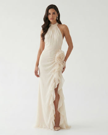 Neckholder-Maxikleid mit Volants, Rosette und Schlitz - Elfenbein