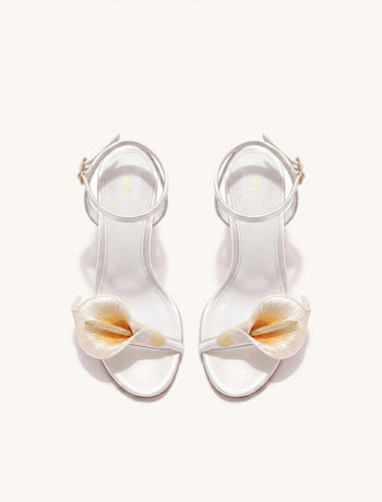 Alivia Calla Lily Sandalen mit goldenem Metallabsatz - Weiß