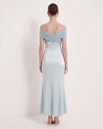 Plissee-Satin-Maxikleid mit Überkreuz-Neckholder - Staubblau
