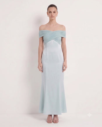 Plissee-Satin-Maxikleid mit Überkreuz-Neckholder - Staubblau