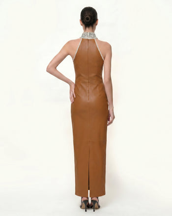 Hochgeschlossenes Neckholder-Maxikleid mit Schmucksteinen - Karamellbraun