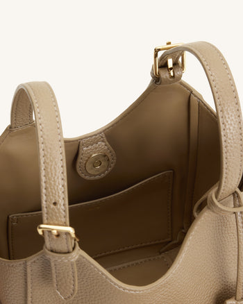 Ines Tote Bag mit Vorhängeschloss – Graubeige