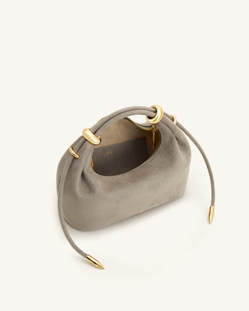 Ellie Henkeltasche aus Wildlederimitat mit Metallring-Verzierung - Grau