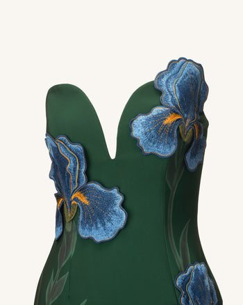 Trägerloses Maxikleid mit Iris-Stickerei und Kerbausschnitt – Smaragdgrün