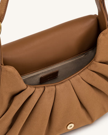 Avery Drapierte Hobo-Tasche aus Wildlederimitat - Camel