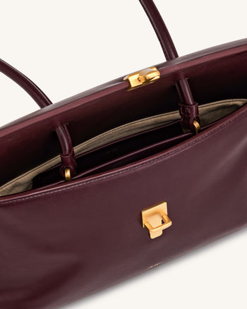 Selene Tasche mit Überschlag und Schloss - Burgunderrot