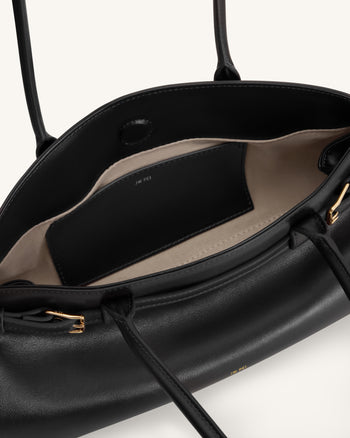 Arden East-West Schultertasche mit Gürteldetail - Schwarz