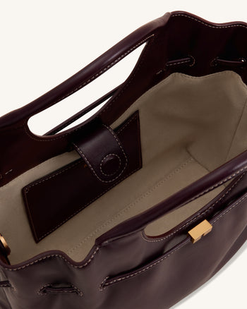 Virelle Tote-Bag aus gewachstem veganem Leder mit Kordelzug – Burgund