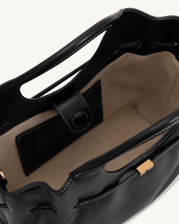 Virelle Tote-Bag aus gewachstem veganem Leder mit Kordelzug – Schwarz