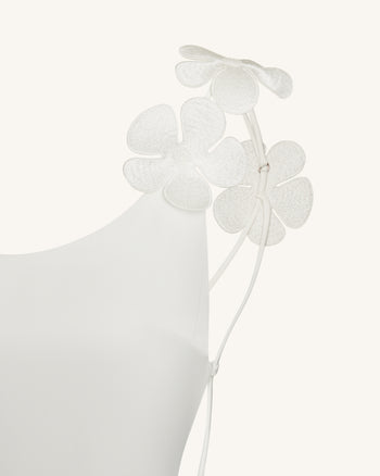Satinkleid mit 3D-Blumenapplikationen - Weiß