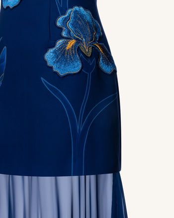 Iris Besticktes Maxikleid mit tiefem Ausschnitt und transparentem Überwurf – Marineblau