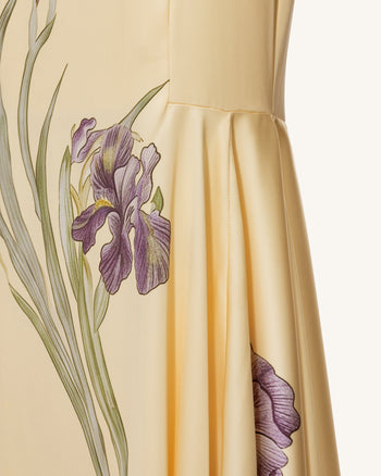 Iris Satin-Maxikleid im Meerjungfrauen-Stil mit Print – Pastellgelb