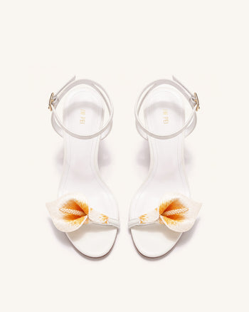Alivia Calla Lily Sandalen mit goldenem Metallabsatz - Weiß