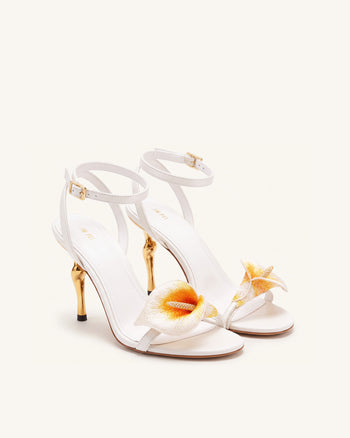 Alivia Calla Lily Sandalen mit goldenem Metallabsatz - Weiß