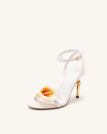 Alivia Calla Lily Sandalen mit goldenem Metallabsatz - Weiß