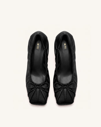 Solenne Gerüschte Pumps mit Satinschleife – Schwarz