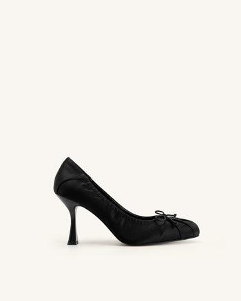 Solenne Gerüschte Pumps mit Satinschleife – Schwarz