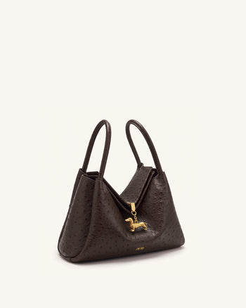 Maelle Henkeltasche mit Dackel-Anhänger in Straußenleder-Optik - Dunkelbraun