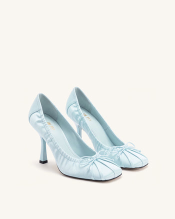 Solenne Gerüschte Pumps mit Satinschleife – Blau
