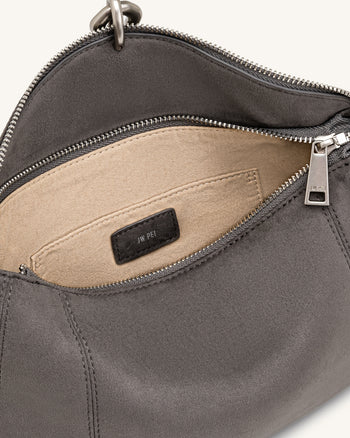 Jayla Schultertasche aus Wildlederimitat mit Metallanhänger-Verzierung - Dunkelgrau