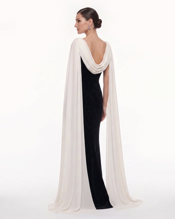 Maxikleid mit Wasserfallausschnitt und transparentem Cape - Schwarz & Weiß