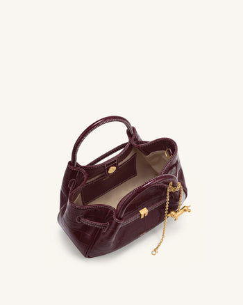 Maeve Mini-Satchel-Tasche mit Dackel-Anhänger - Burgunderrot in Krokodiloptik
