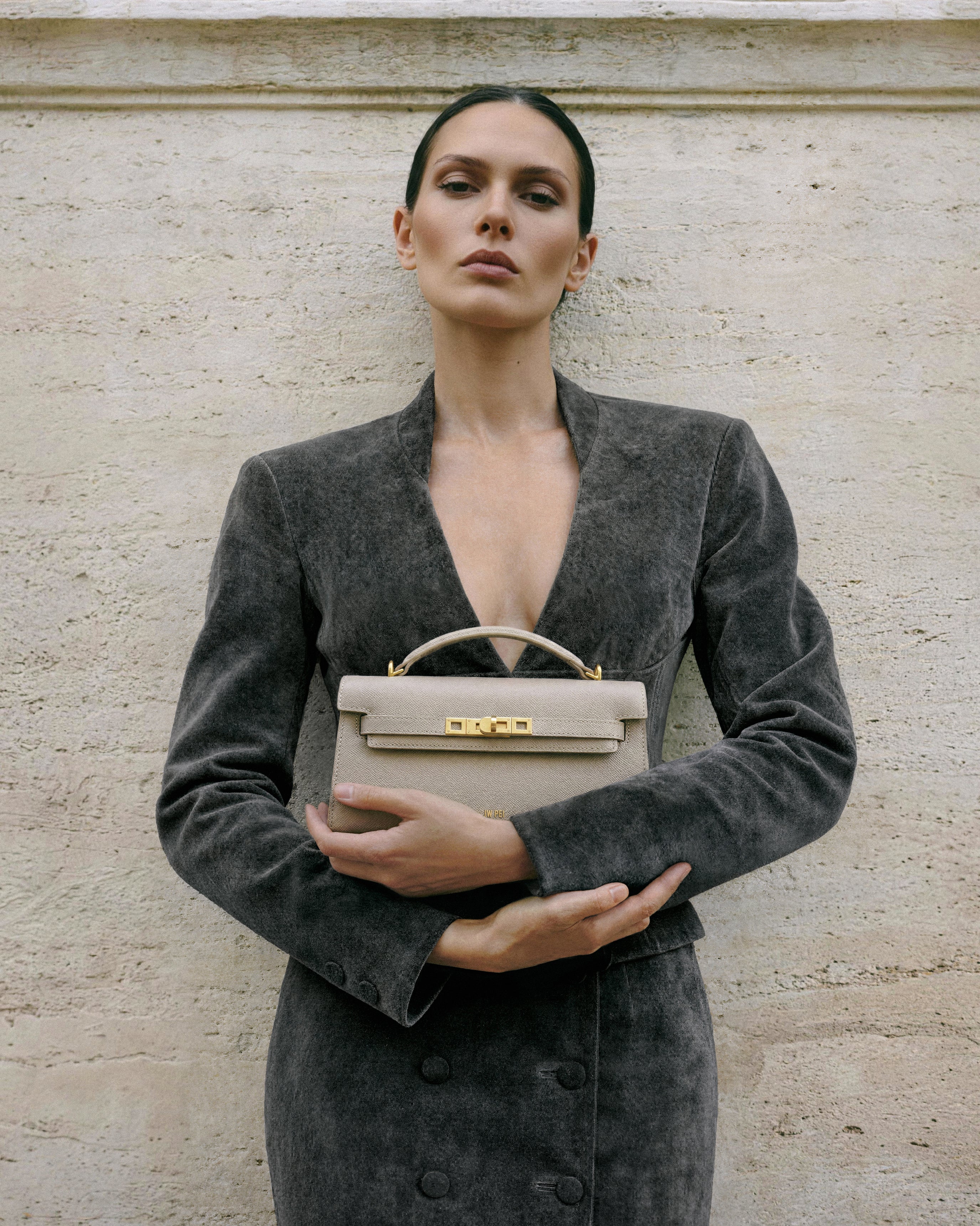 Elegantes Tragen<p>Jetzt shoppen</p>